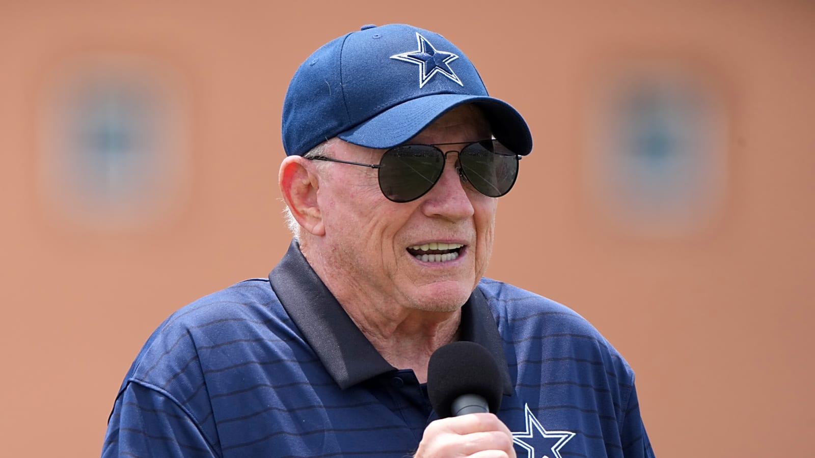 Jerry Jones vocal in defense of handshake deal not being honored by Micah Parsons