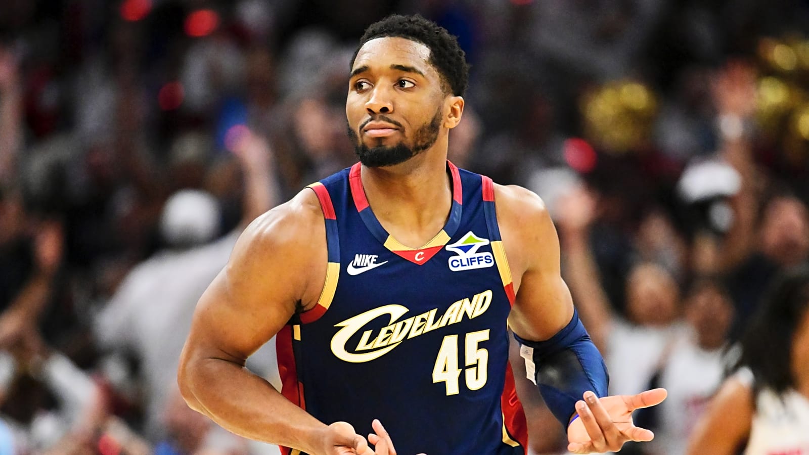 Cavs find rhythm, flip script behind shot-making in Game 3 win