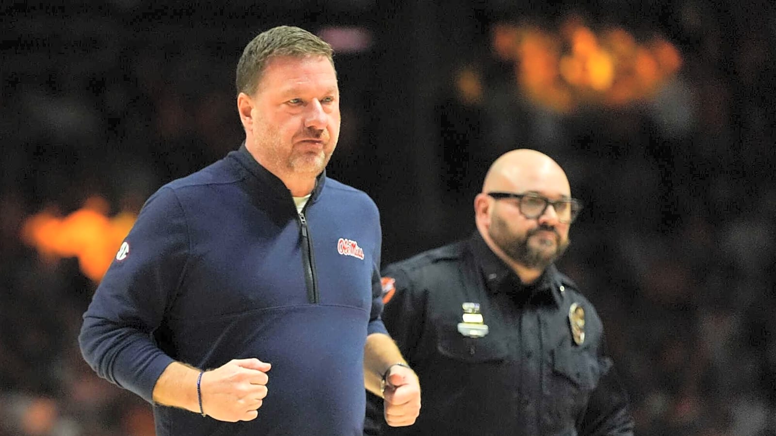 Ole Miss’ Chris Beard gets ejected after going berserk on the court
