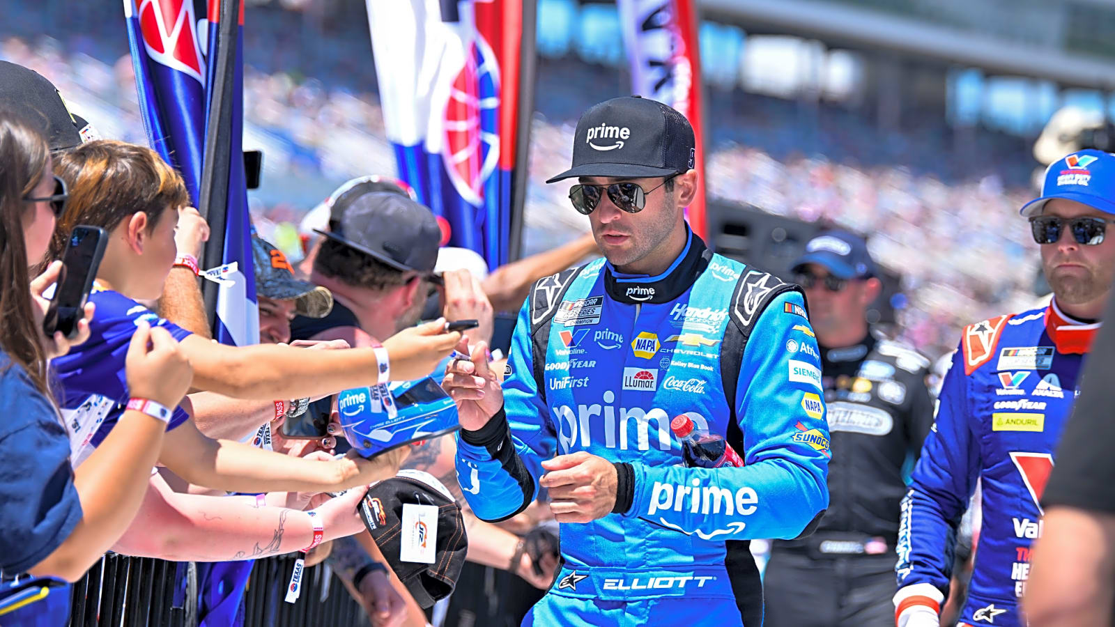 Chase Elliott Weighs Rivalry Respect in Denny Hamlin Comparison