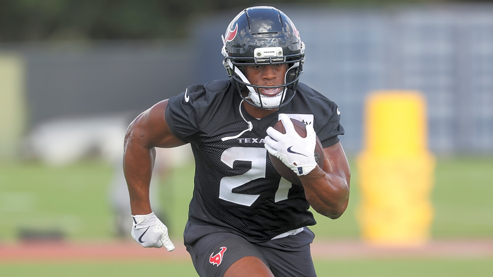 Former Browns RB Nick Chubb Retires