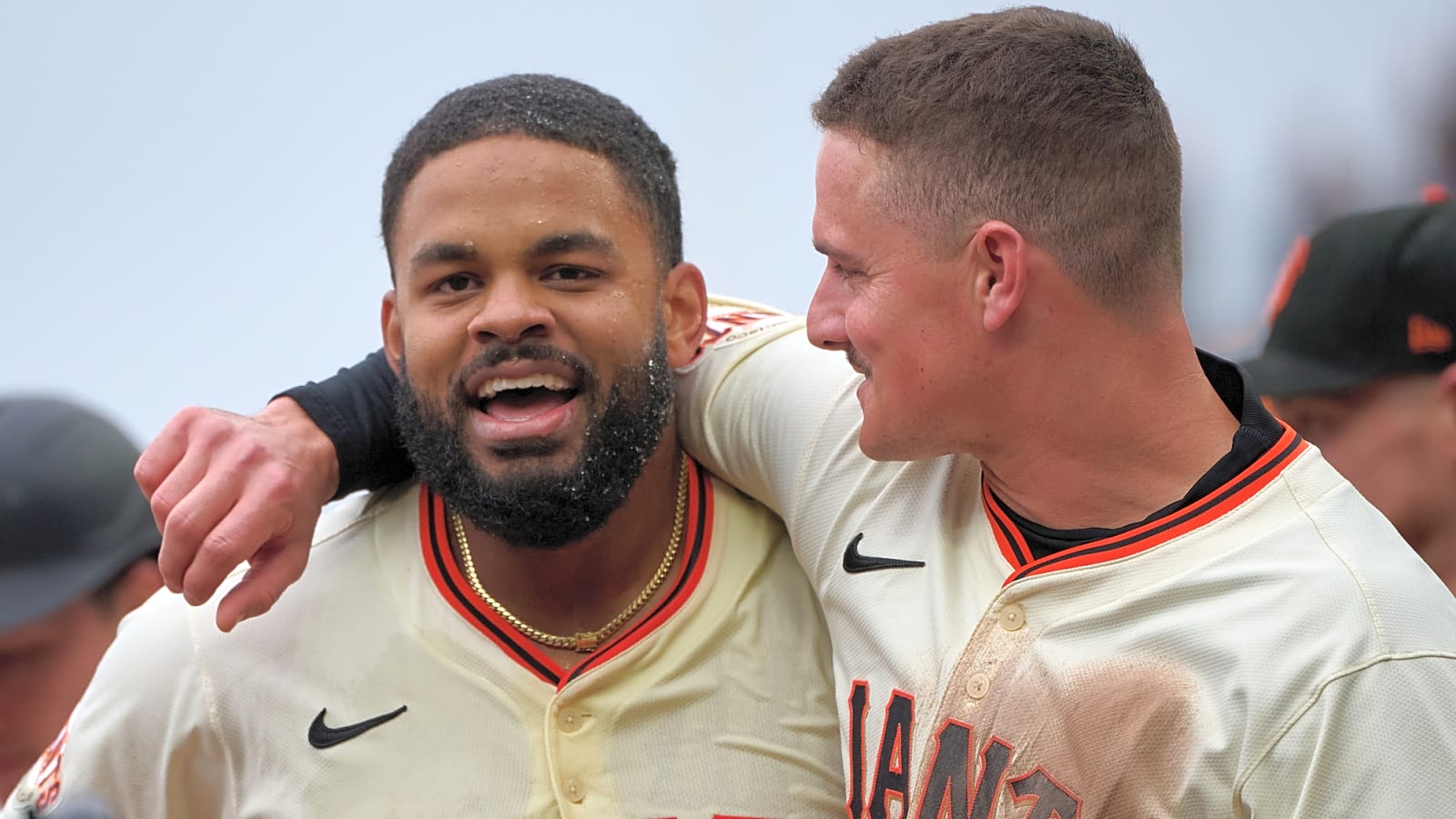 Watch: Giants get walk-off win thanks to Rangers defense