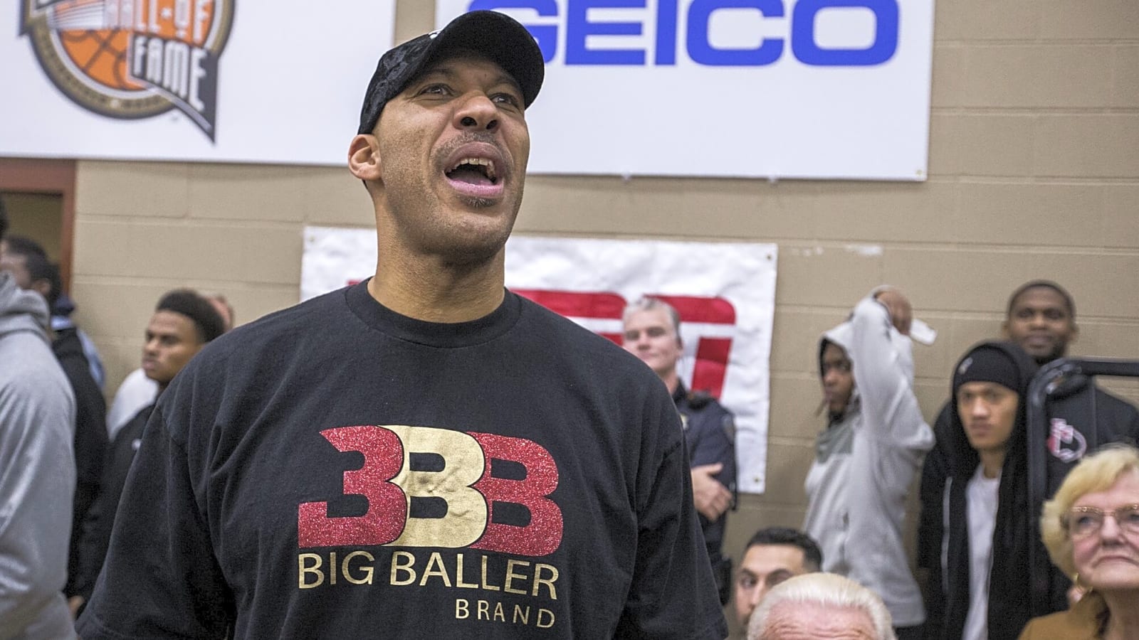 LaVar Ball lays out path for Clippers to win championship