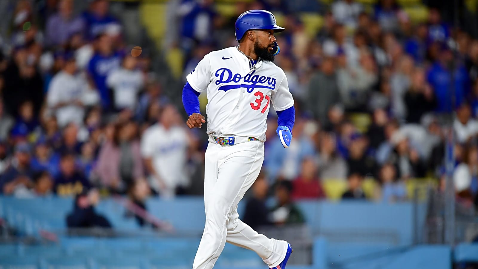 Dodgers get rough injury news on Teoscar Hernandez