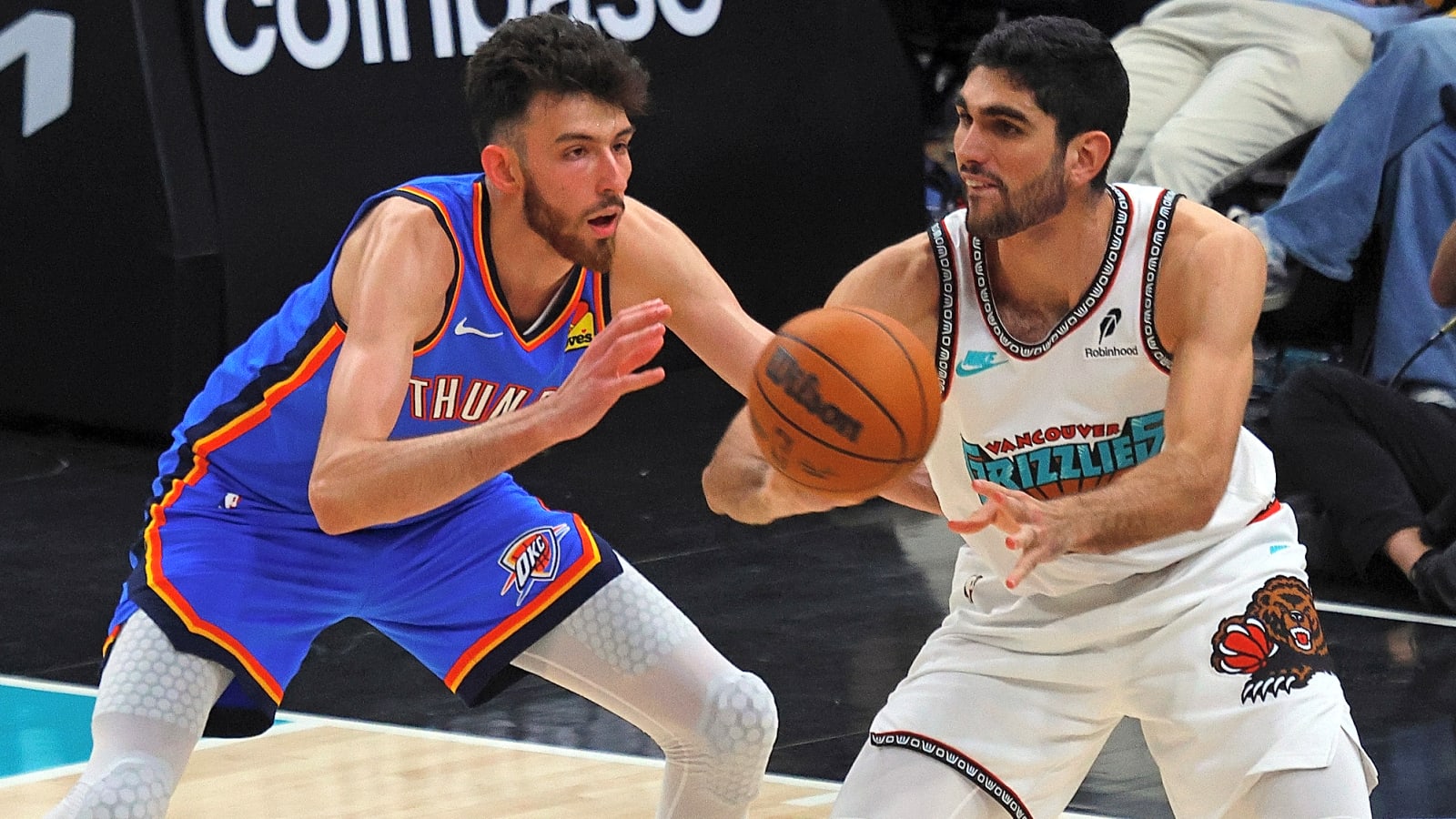 Grizzlies agree to a three-year deal with key big man