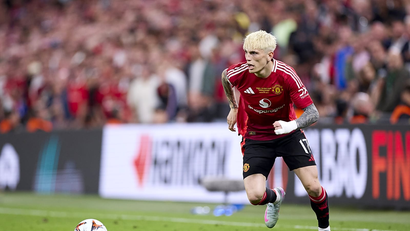 Manchester United plan swap deal to sign 19g/a star from PL rival