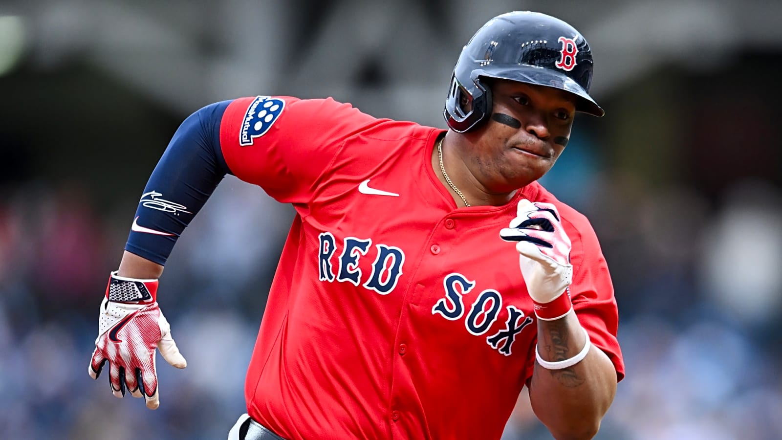 Red Sox legend responds to team's mishandling of Devers situation