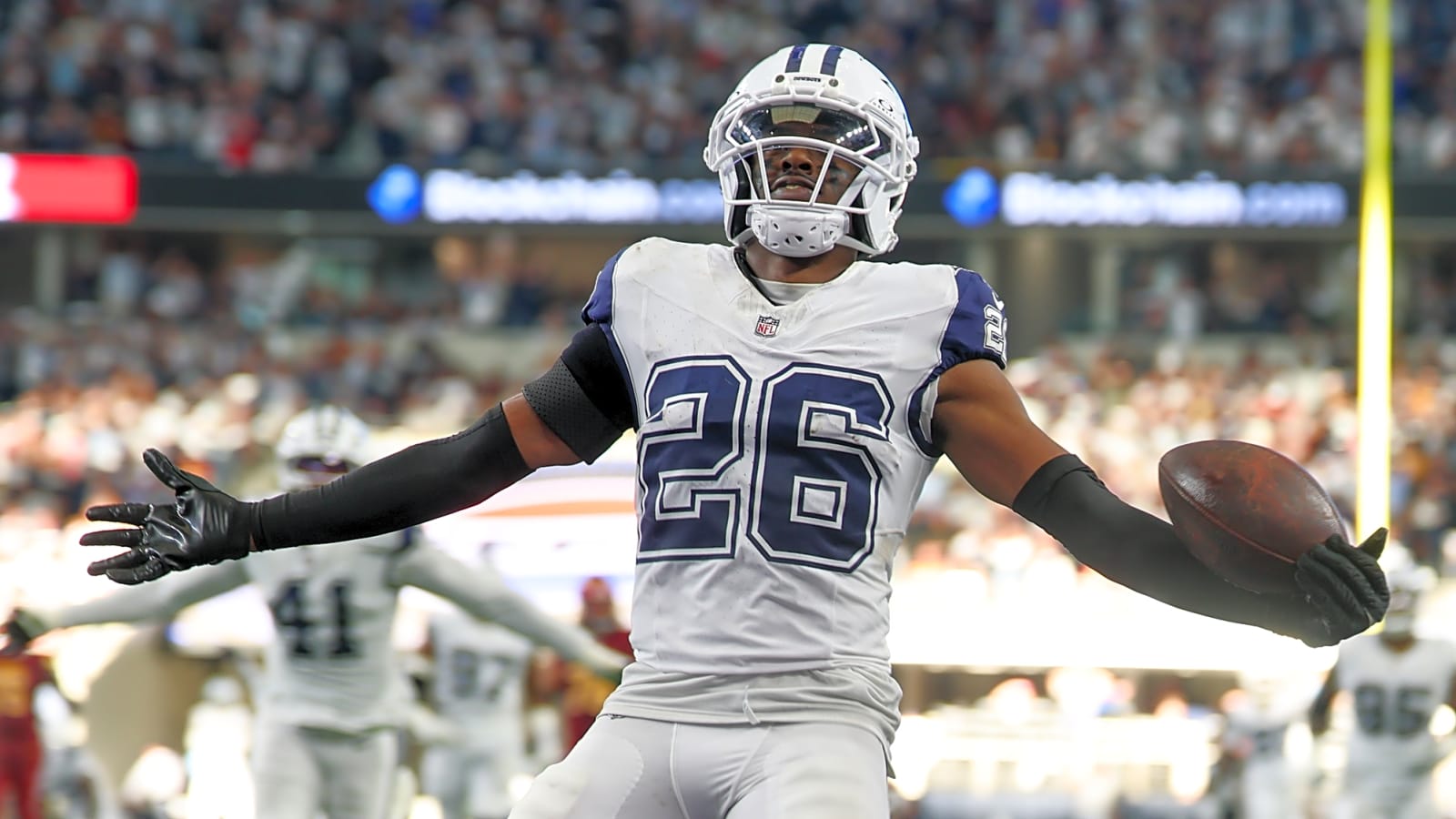 Cowboys are gambling with health issues on defense