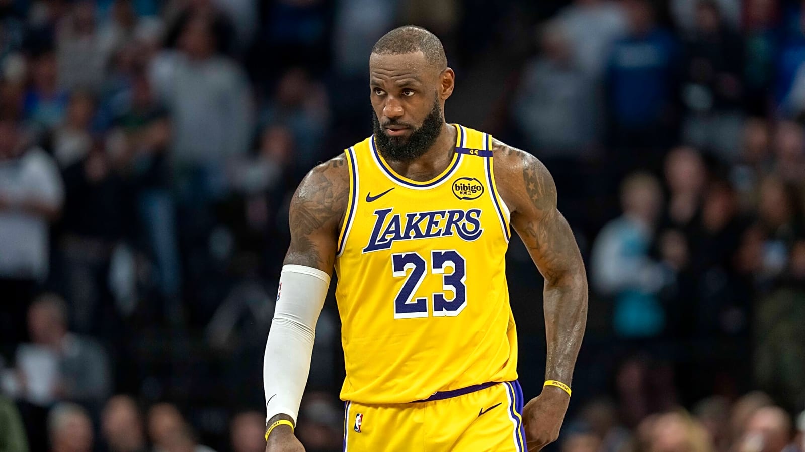 Rumor: Cavaliers, Mavericks, Warriors, Clippers Interested In Trading For Lakers’ LeBron James