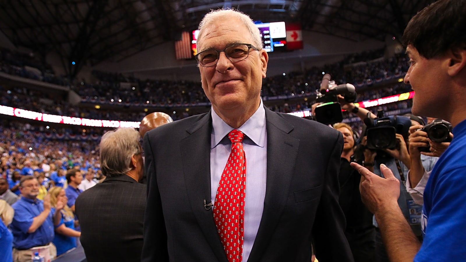 How Phil Jackson&#39;s Triangle Offense Turned Michael Jordan Into An NBA Champion