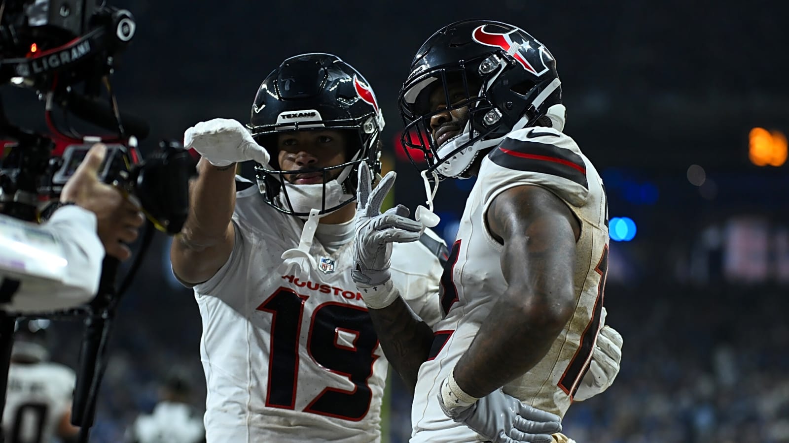 Texans make AFC South race interesting with upset win over Colts