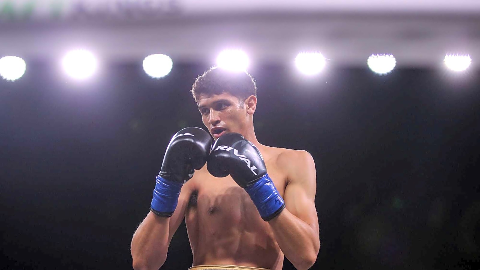 Sebastian Fundora Overwhelms, Stops Keith Thurman in Brutal Sixth-Round TKO