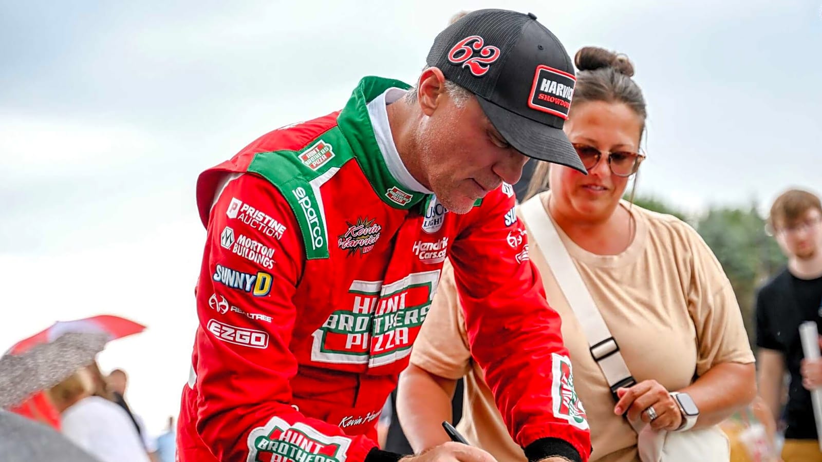 Kevin Harvick Throws Weight Behind Ryan Blaney for Gateway Victory