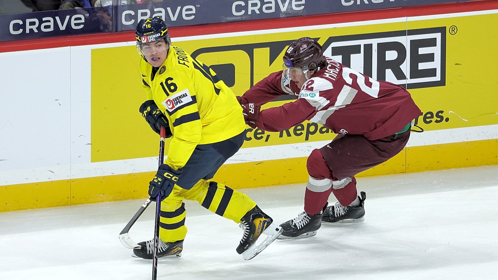 Blackhawks recall prospect Anton Frondell ahead of NHL debut