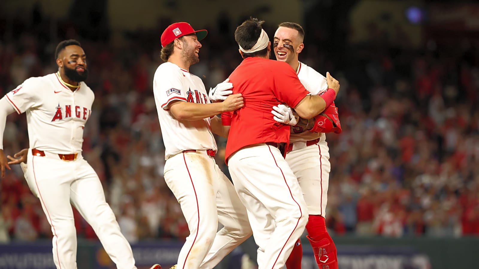 Neto’s Walk-Off Single Lifts Angels Past Mariners 3-2 in Extras