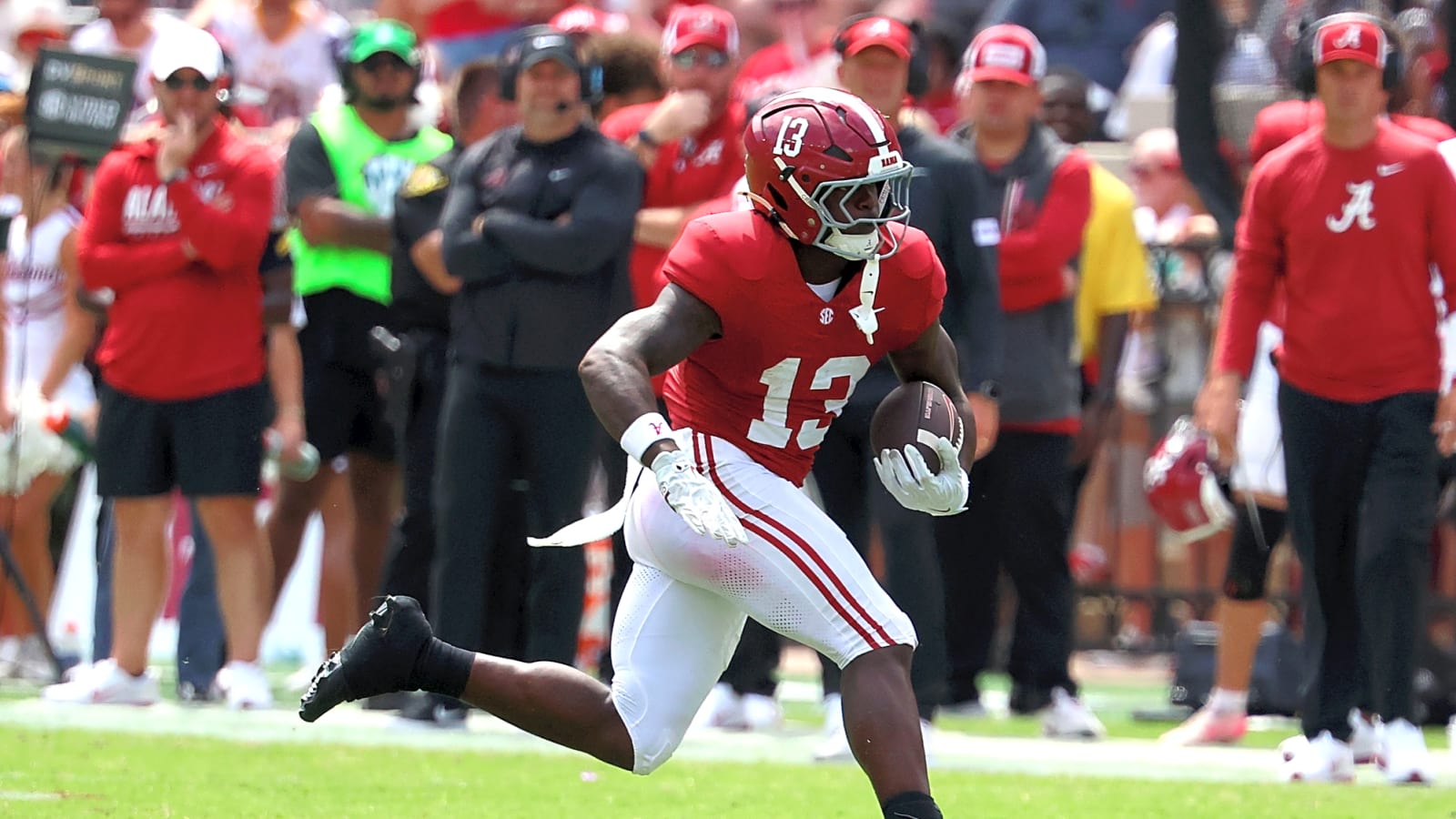 Alabama freshman running back impresses legendary Tide back