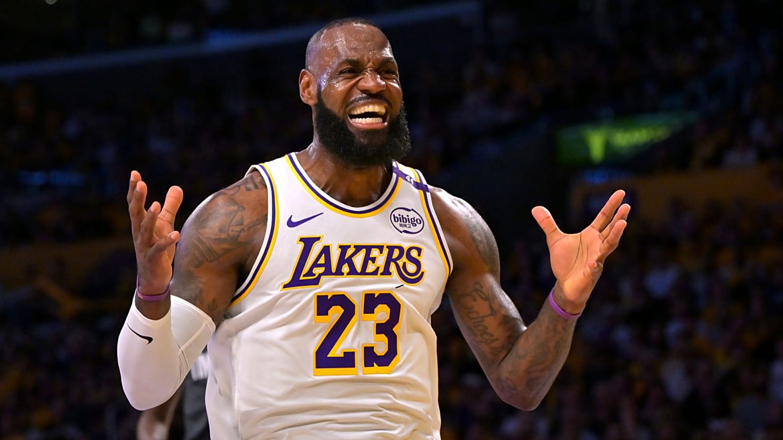 Rumor: LeBron James’ Relationship With Lakers’ Front Office Not ‘In The Best Place Right Now’