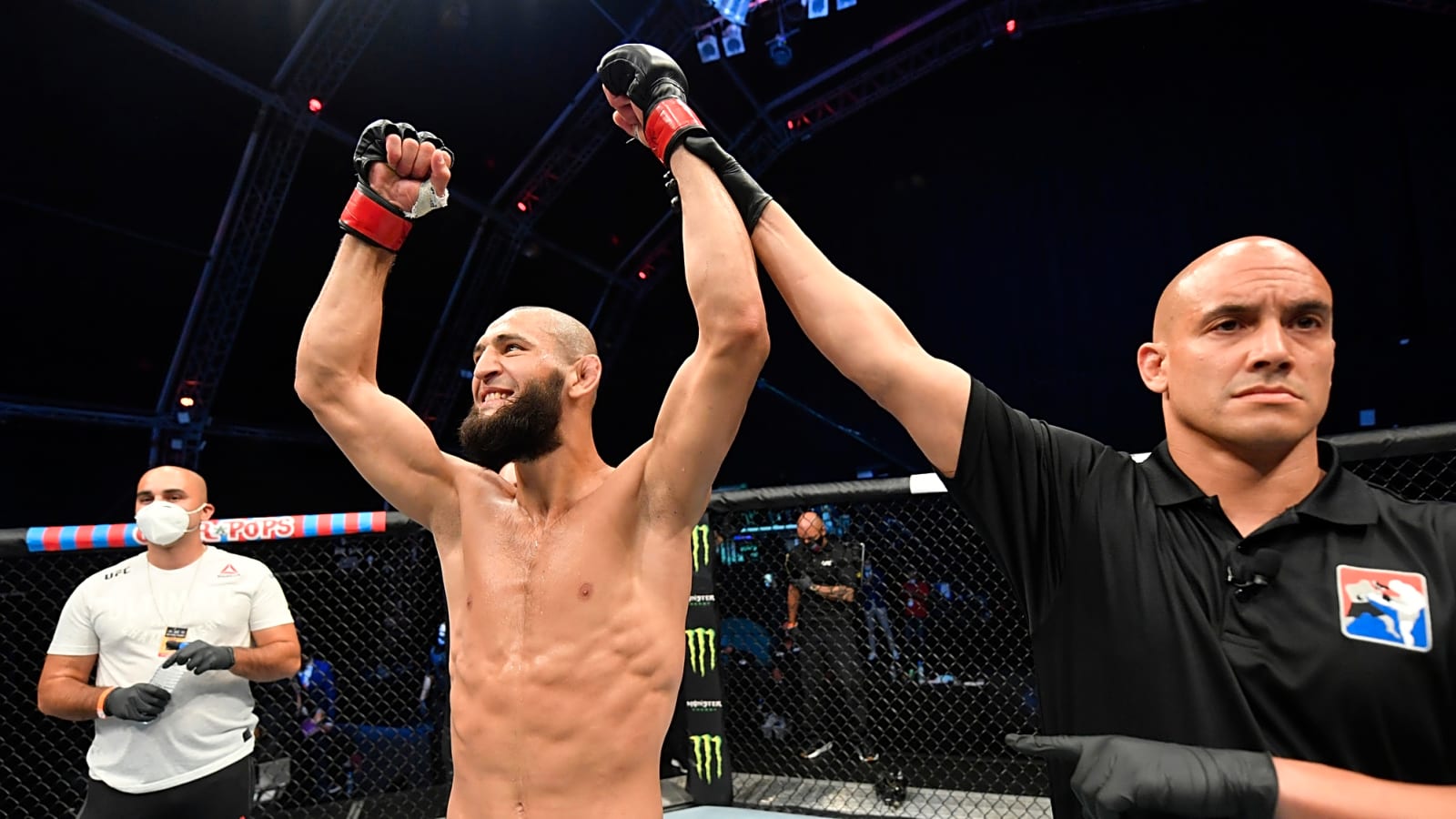 Middleweight contender weighs in on Dricus Du Plessis vs. Khamzat Chimaev