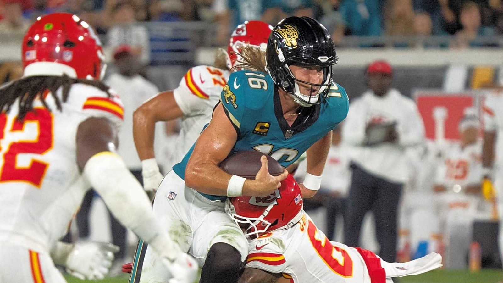Jaguars QB Trevor Lawrence loses fumble on wild play at goal line
