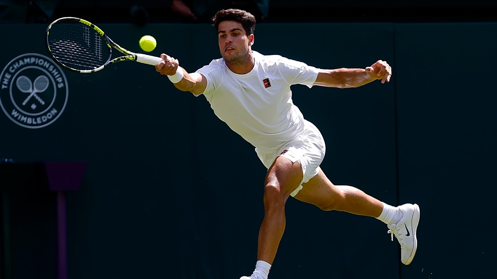 Upset alert on Wimbledon?: Fabio Fognini pushes Carlos Alcaraz to five sets on opener