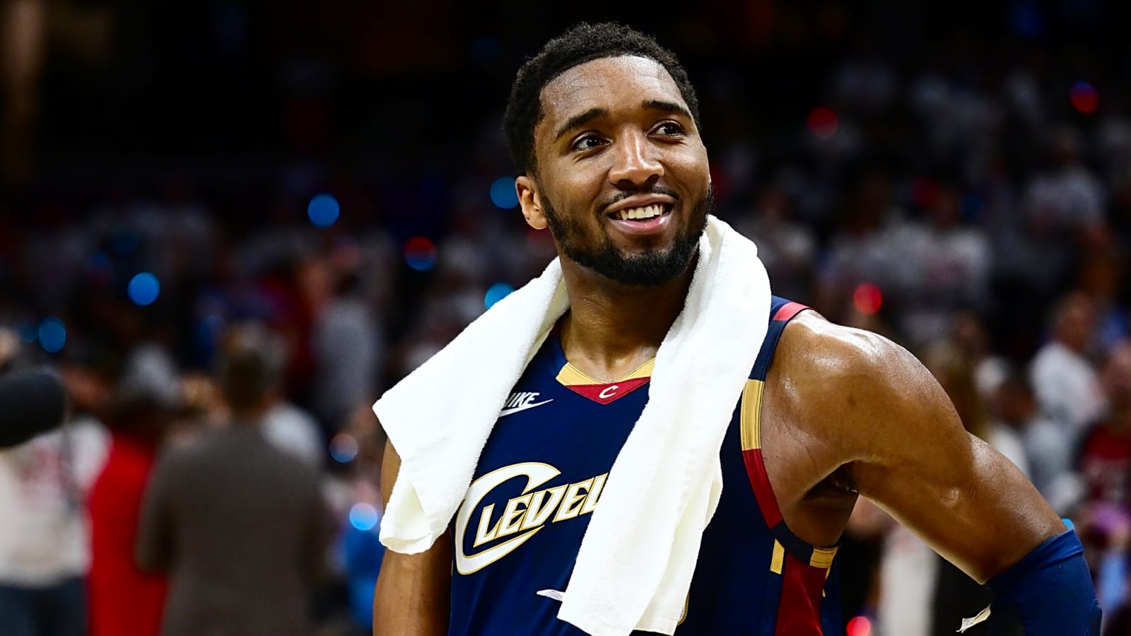  Cavs finally cash in on chances, ride stars to Game 3 win