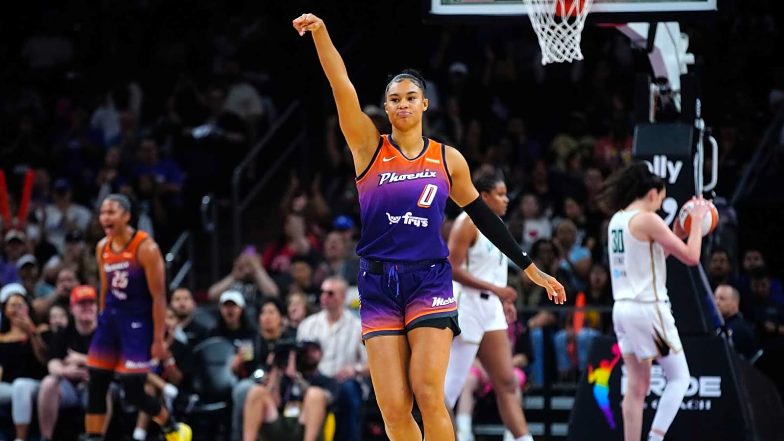 Blistering hot Mercury host Las Vegas Aces in Sunday’s afternoon matchup