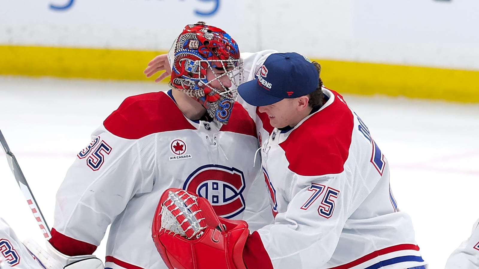 Montembeault and the Veterans Line Lead Habs To A 5-1 Victory