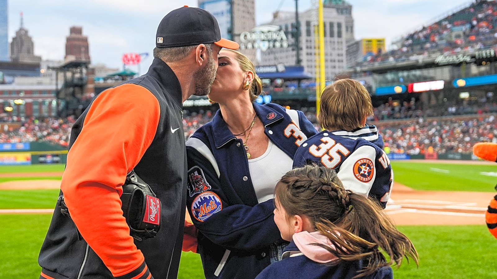 Justin Verlander gets a surprise from Kate Upton in his final career game