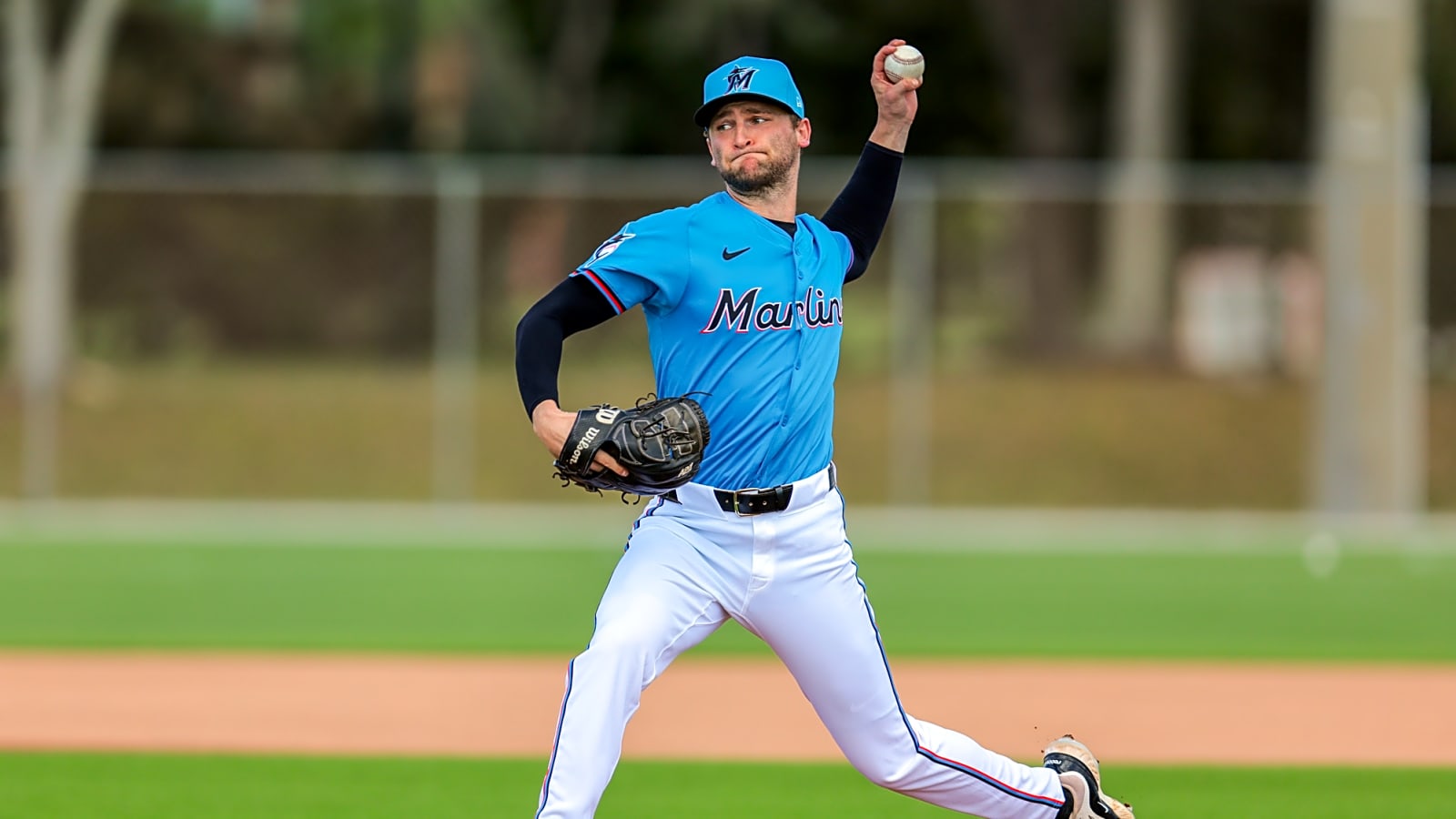 Marlins select Josh Simpson, DFA Robinson Pina