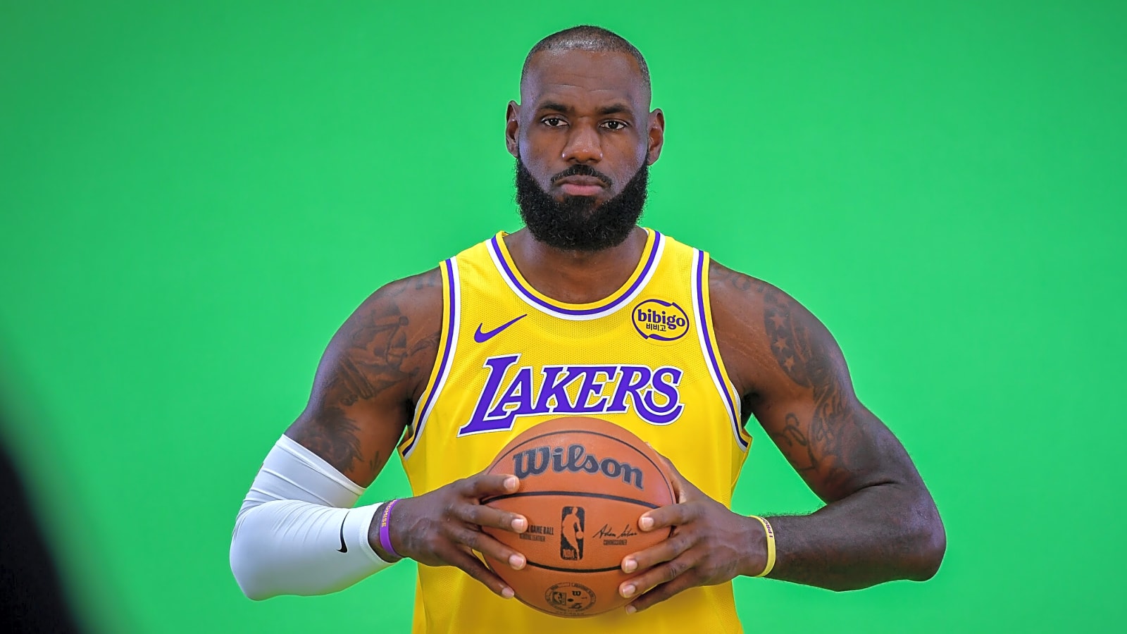 LeBron James sidelined to start camp as Lakers play ‘long game’