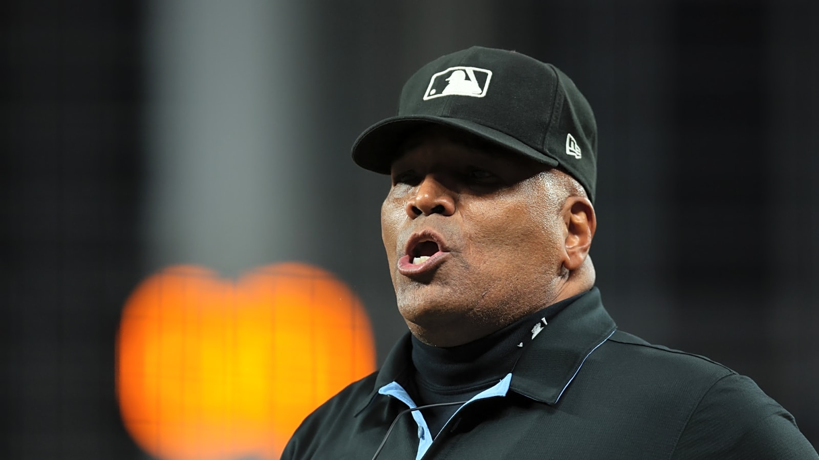 Umpire Laz Diaz gets booed over his stunt during spring training