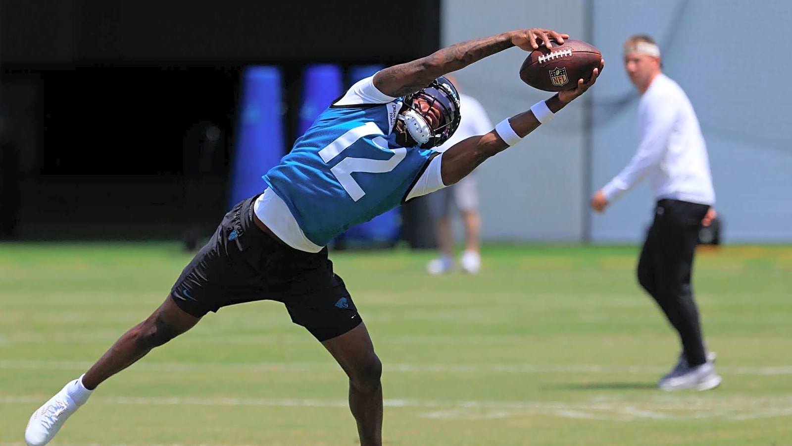Fans were buzzing about play Travis Hunter made at practice