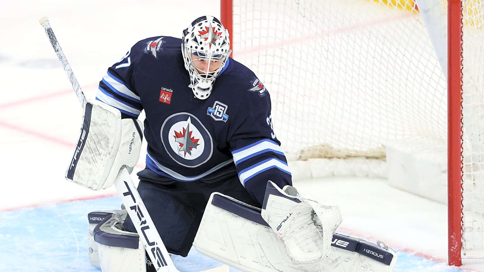 Jets May Have a Hellebuyck Problem They Didn't Expect