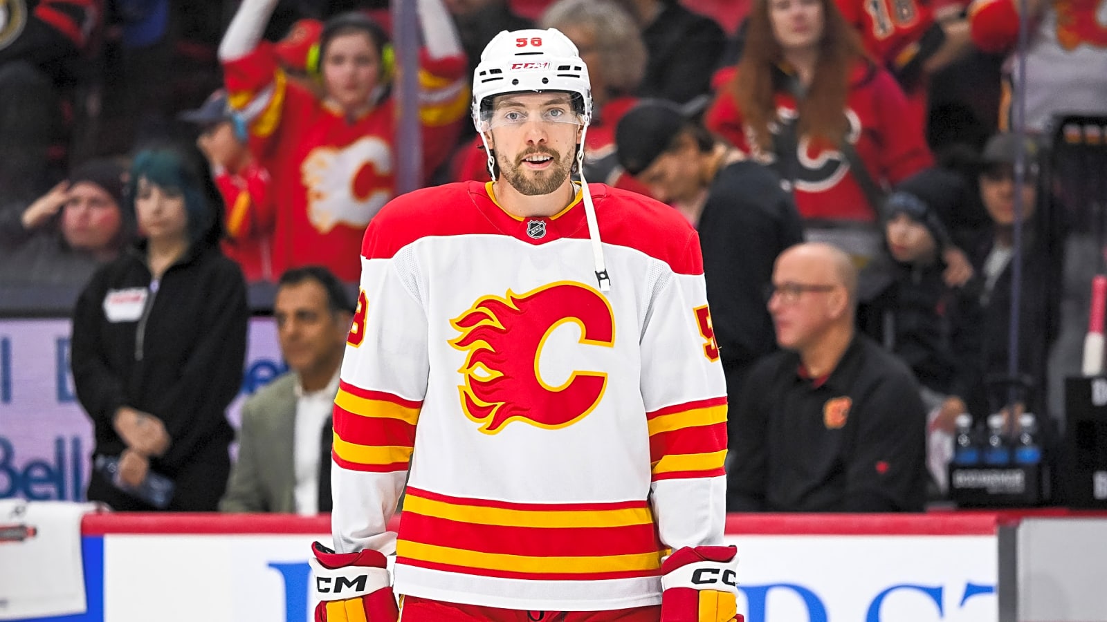 Calgary Flames re-sign Justin Kirkland