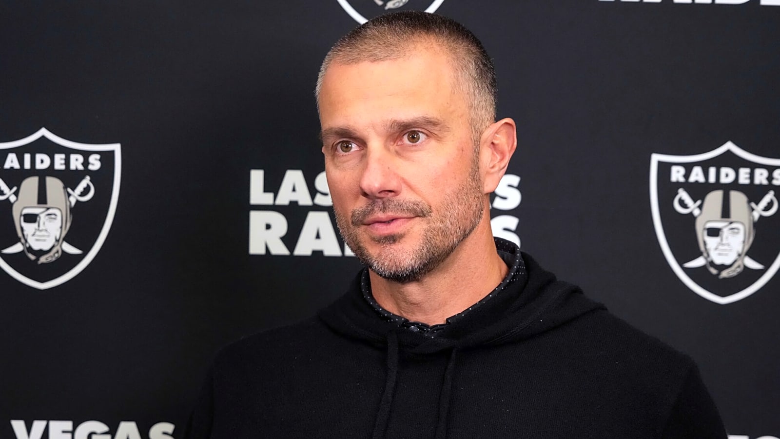 Insider shares if, when Raiders could draft QB after Smith extension