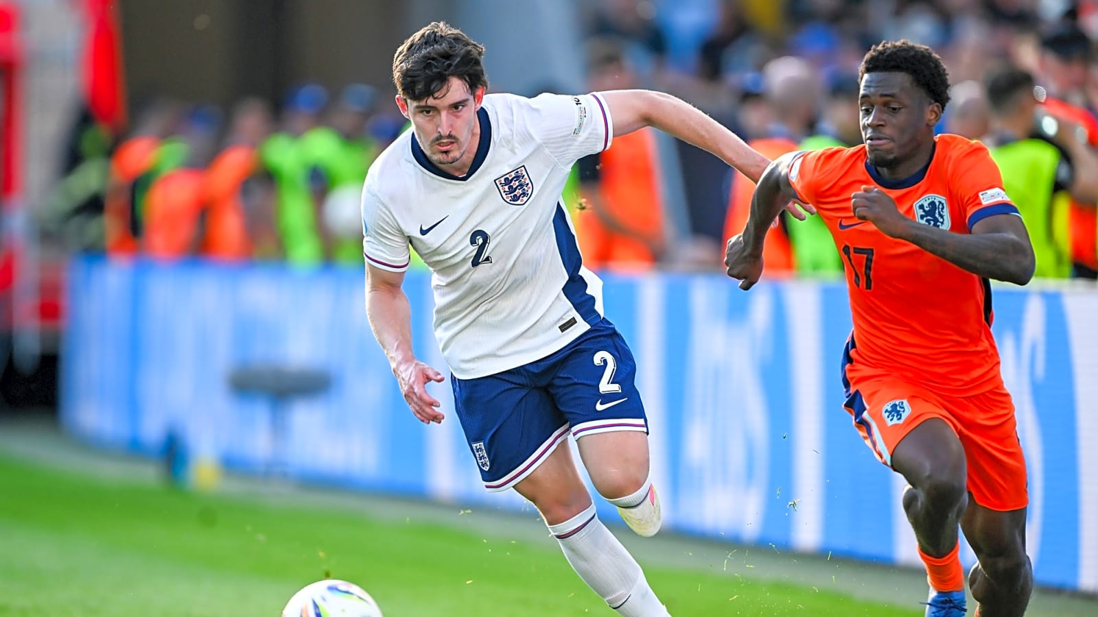 Are Manchester City slowly opening the door to sign their top target for the right-back position?