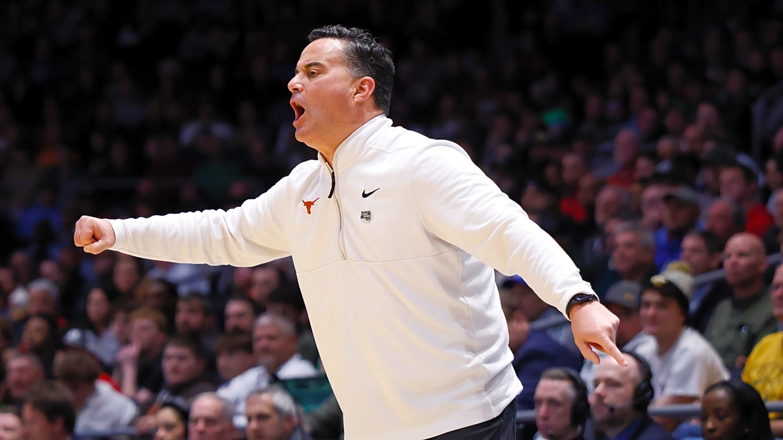 Texas coach goes off on assistant who stormed the court too early