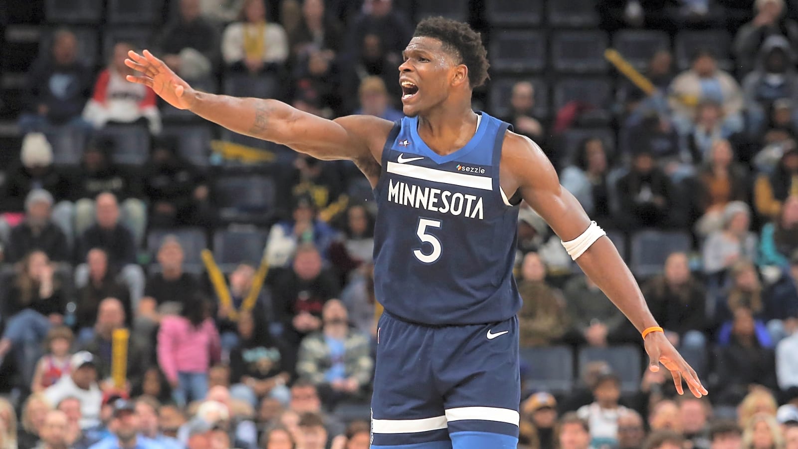 Anthony Edwards talks trash to Ja Morant during game