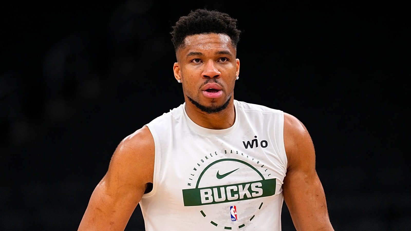 Antetokounmpo takes hilarious jab at Charania during All-Star Weekend