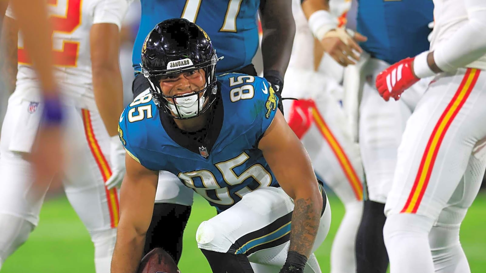 Jaguars To Extend TE Brenton Strange