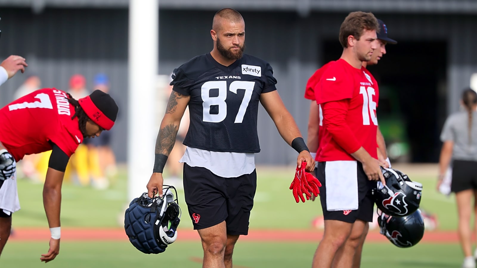 Texans TE Cade Stover suffers broken foot