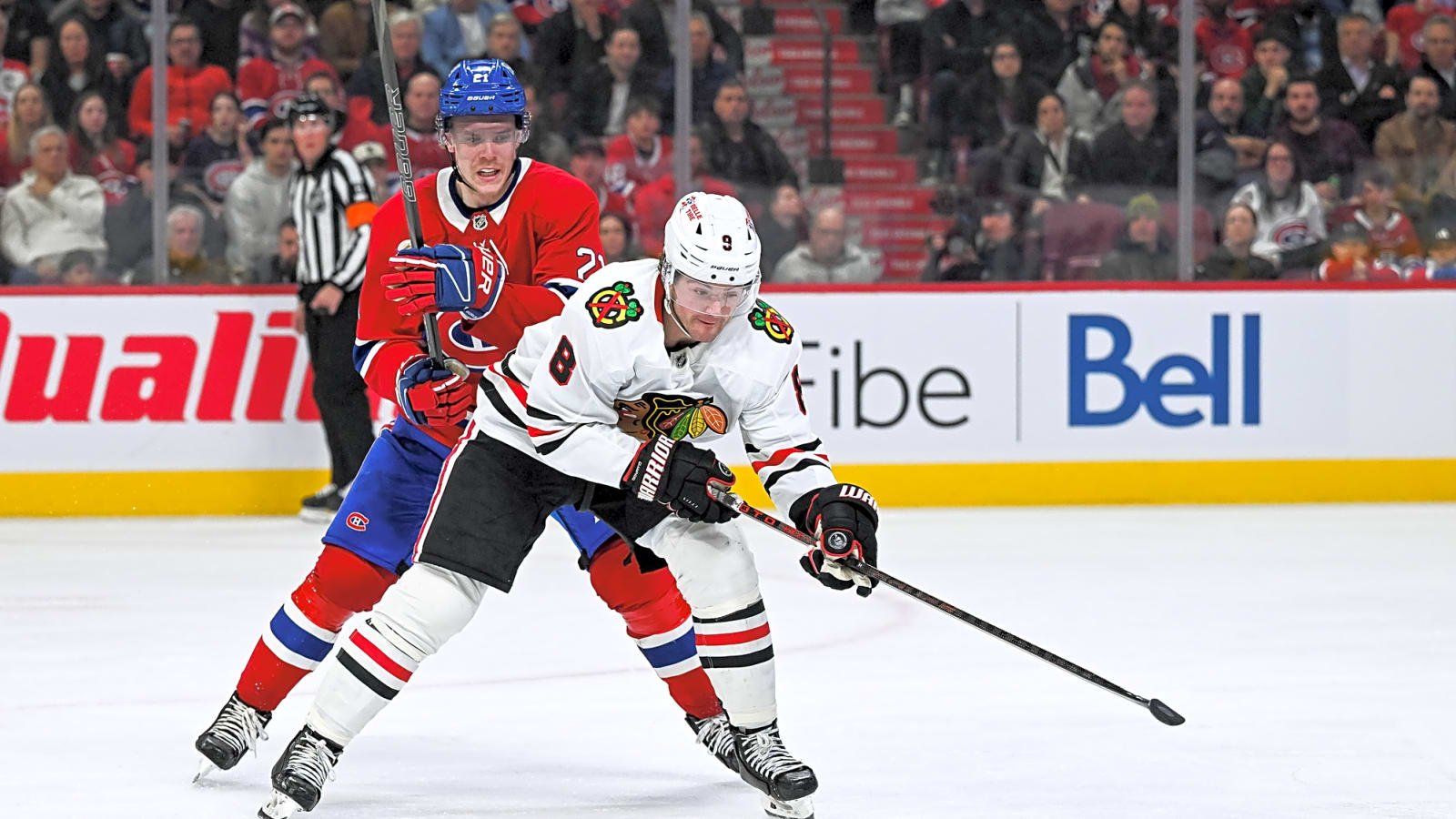  Ryan Donato re-signs with Blackhawks
