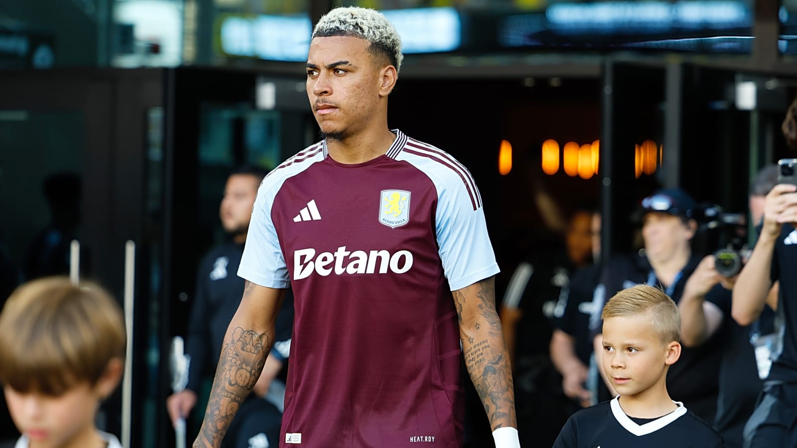 English star to be handed new deal; Tottenham hopes for 2026 move in danger?