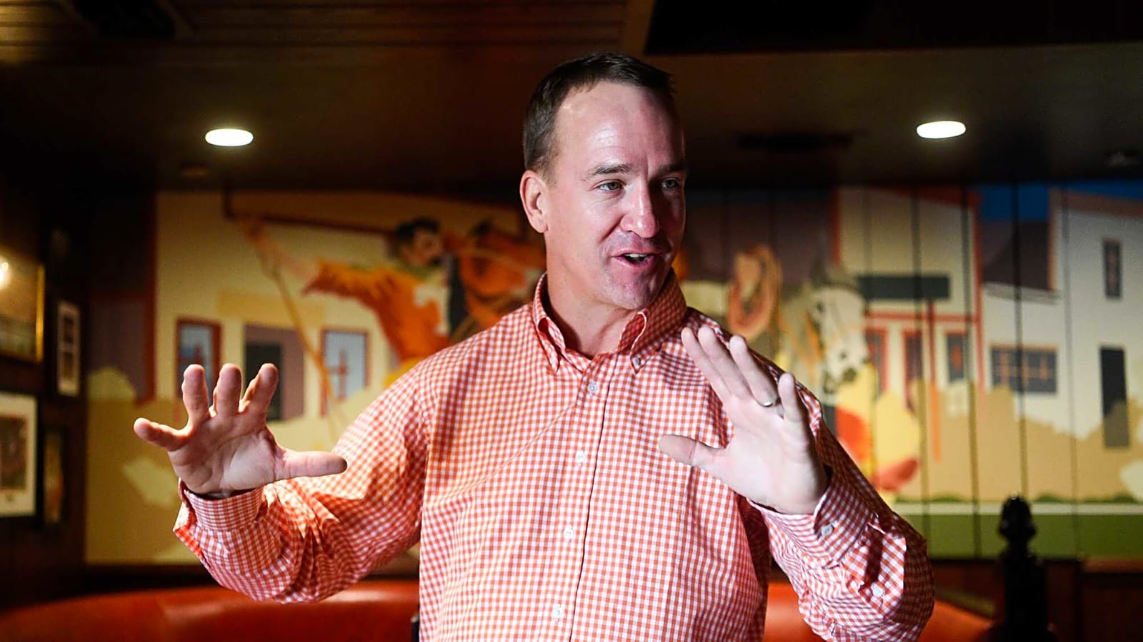 Peyton Manning made some comments right in front of Caleb Williams that likely made the Chicago Bears QB very uncomfortable