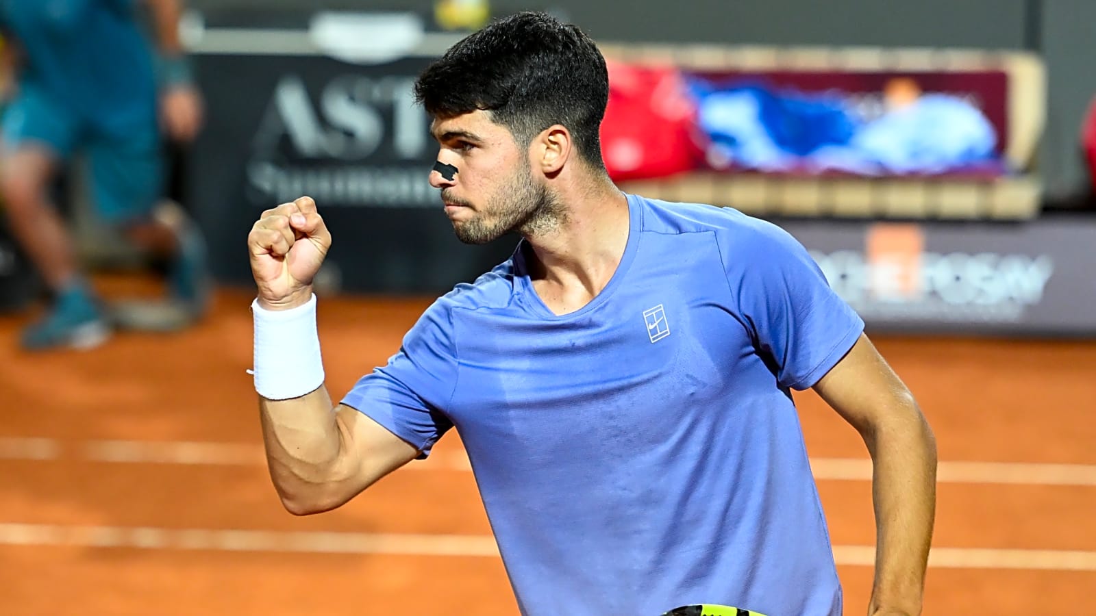 Carlos Alcaraz&#39;s clay court dominance continues with victory over Laslo Djere in Rome