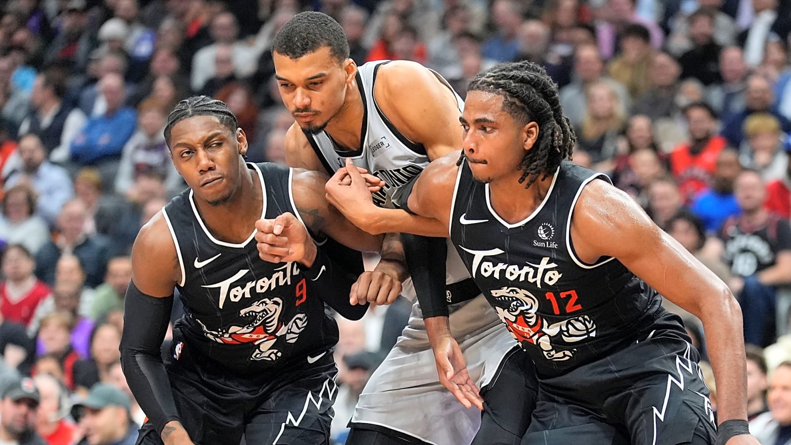 Raptors pull Spurs into defensive gauntlet, lose regardless