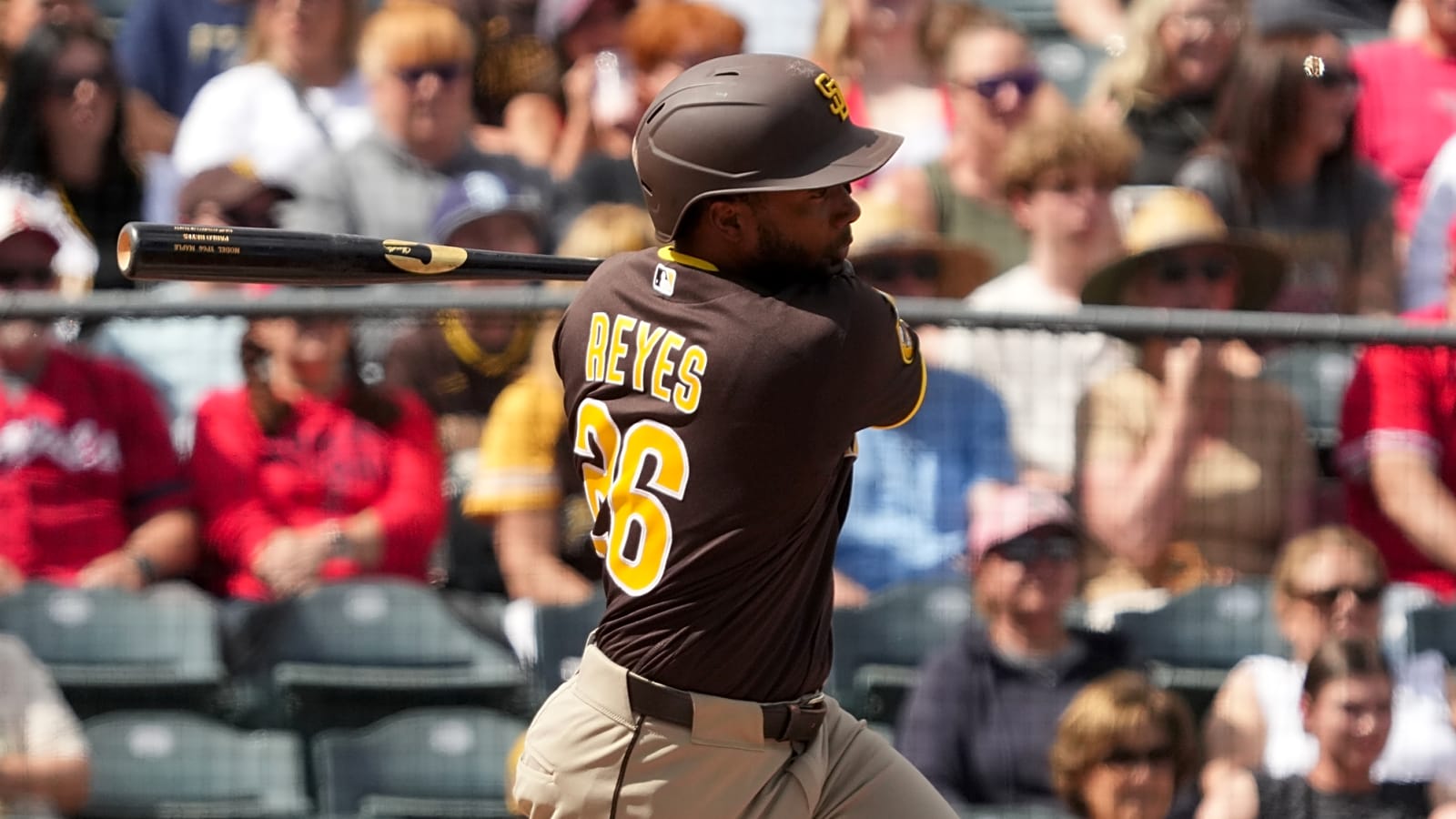 Padres Release Pablo Reyes