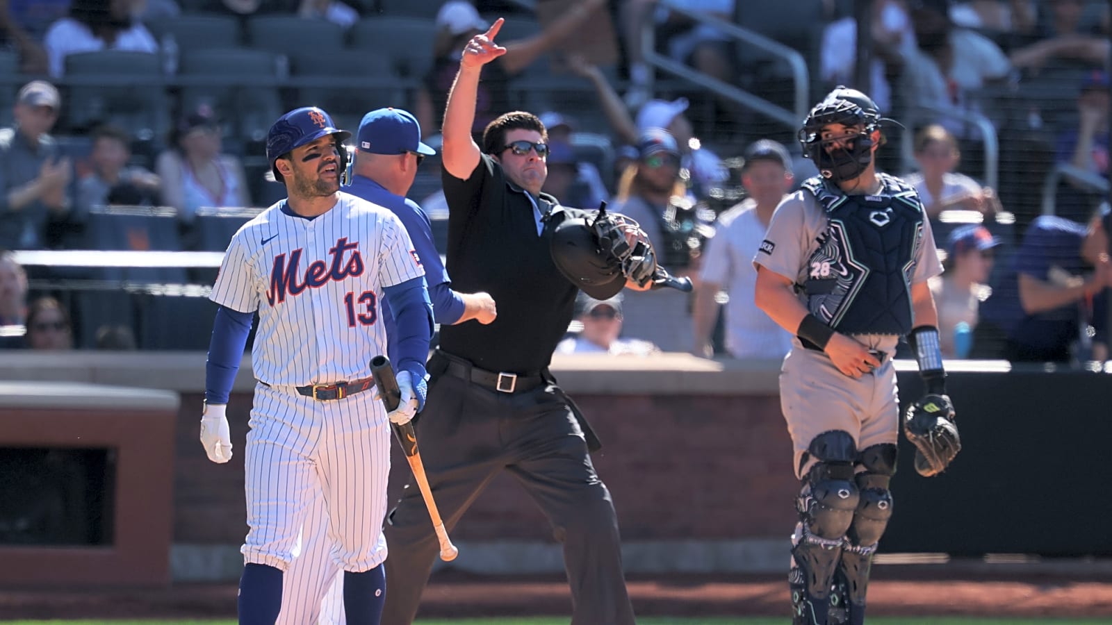 Mets manager ejected for arguing horrible called third strike