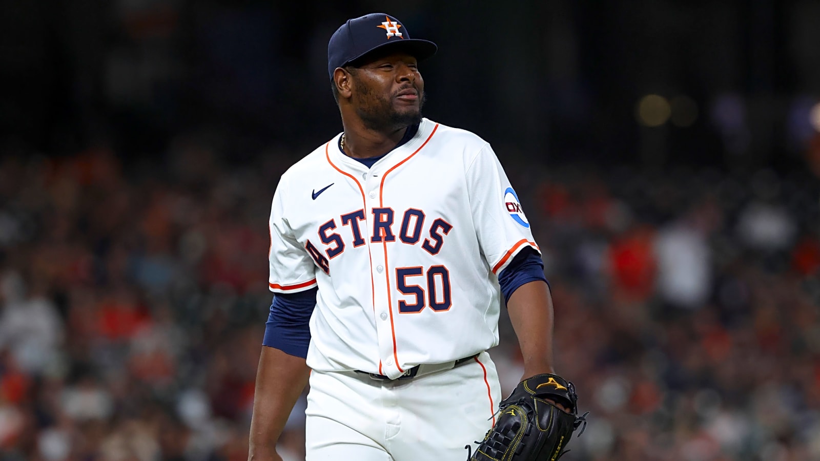 Veteran reliever Hector Neris elects free agency