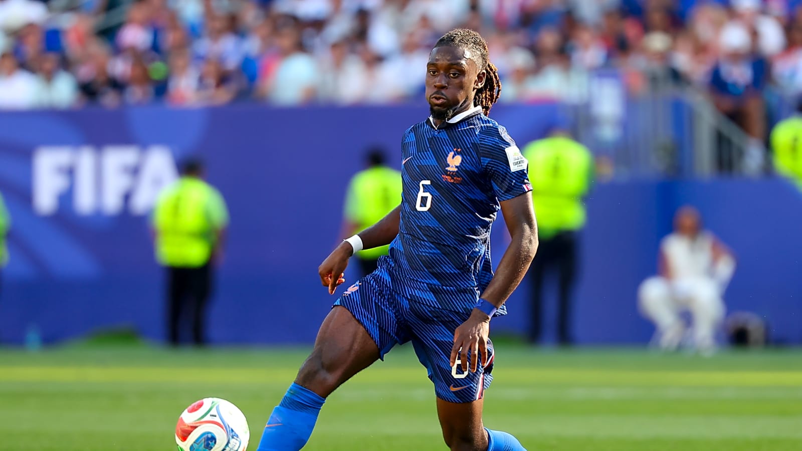Manchester United agree £45m deal for Manu Kone